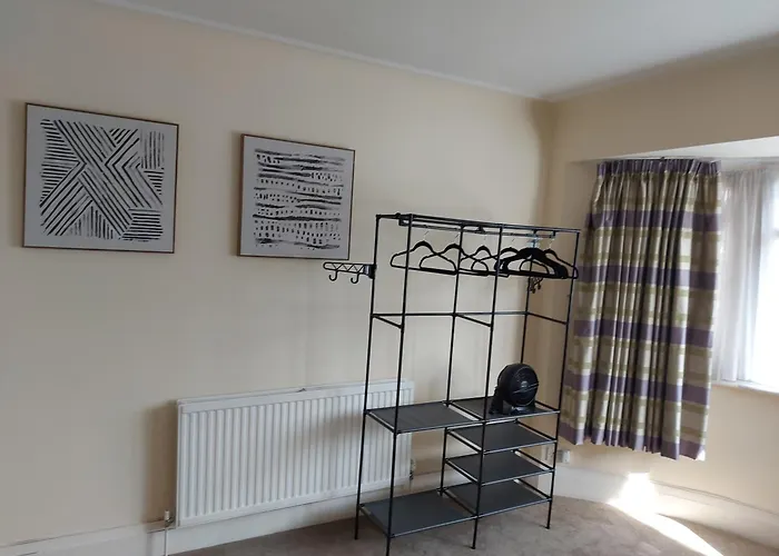 Large 4 Bedrooms Golders Green