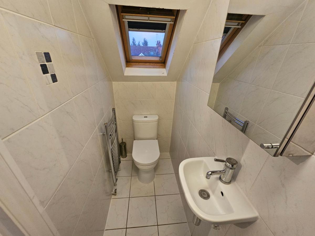 Large 4 Bedrooms Golders Apartment London