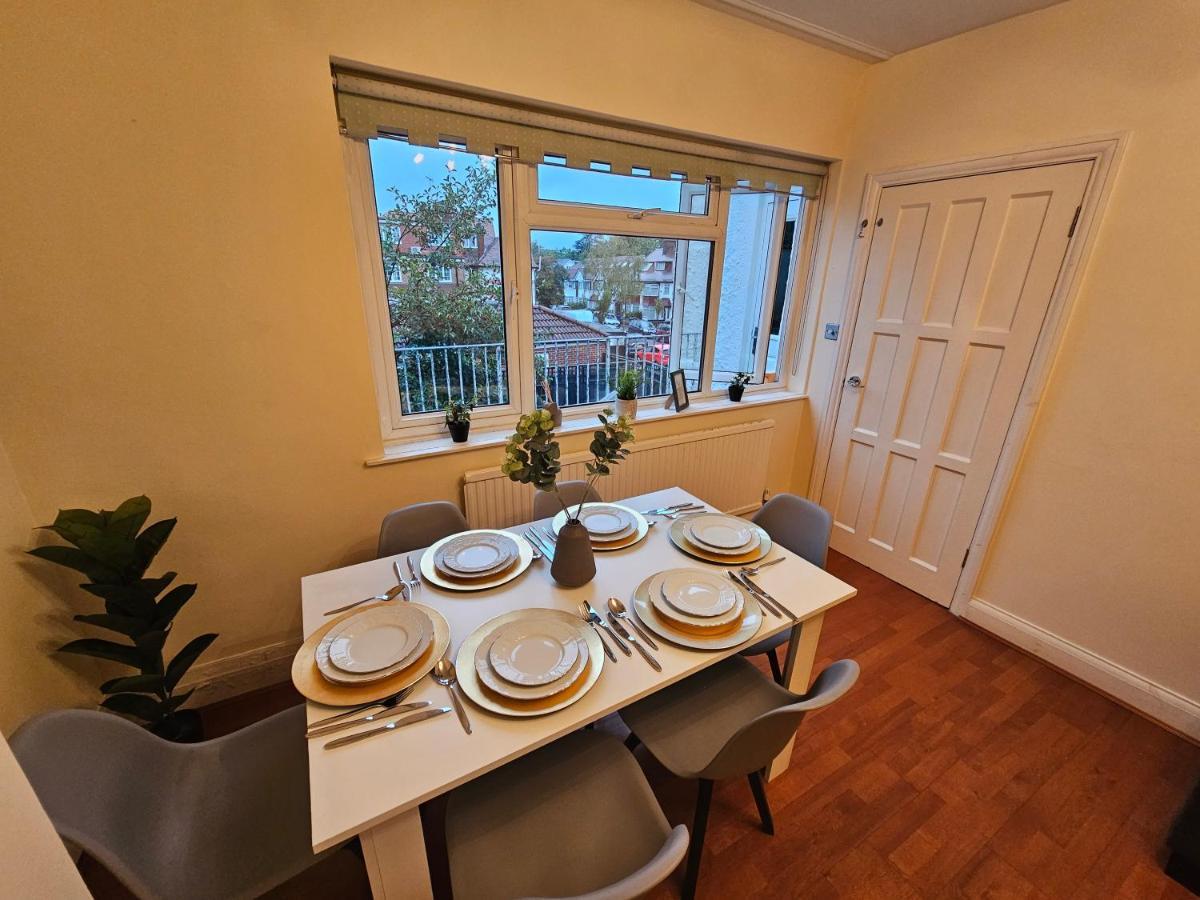Large 4 Bedrooms Golders