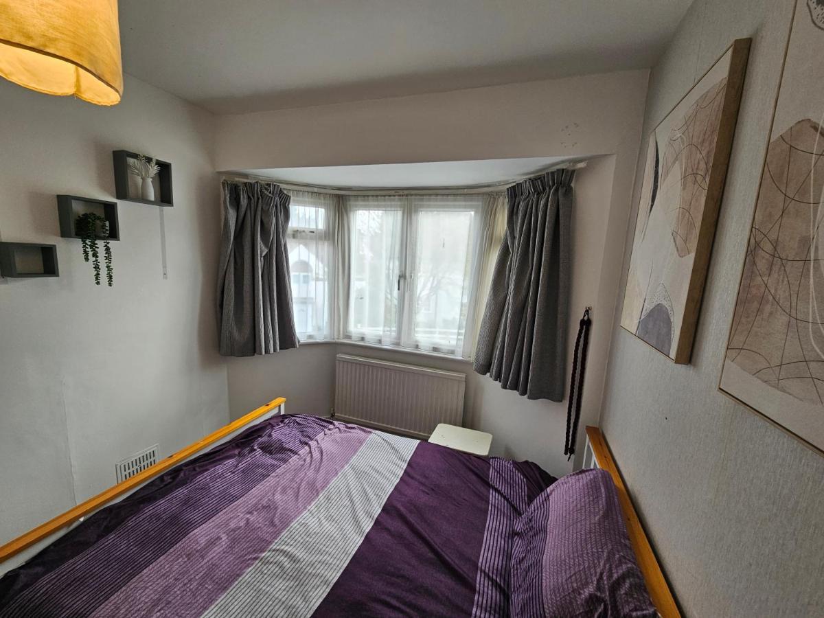 Large 4 Bedrooms Golders London