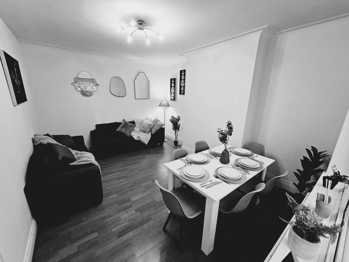Large 4 Bedrooms Golders * London