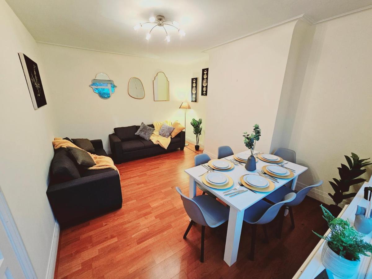 Large 4 Bedrooms Golders Apartment