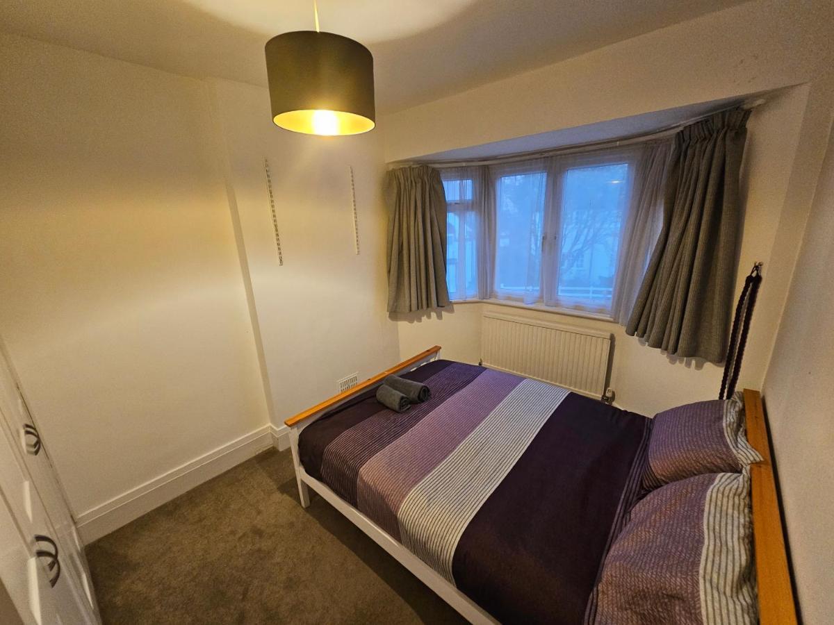 Apartment Large 4 Bedrooms Golders London