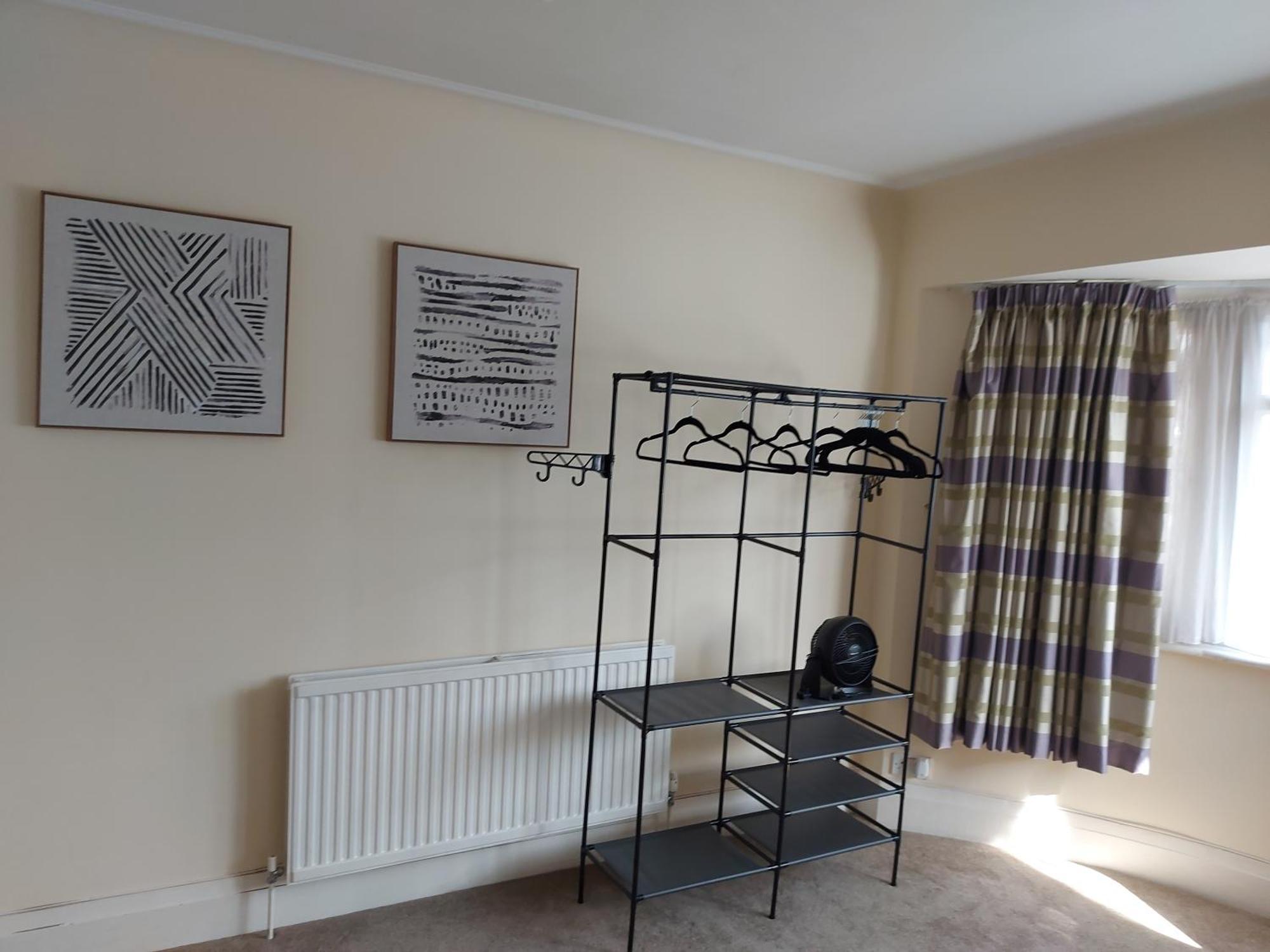 Large 4 Bedrooms Golders Apartment *