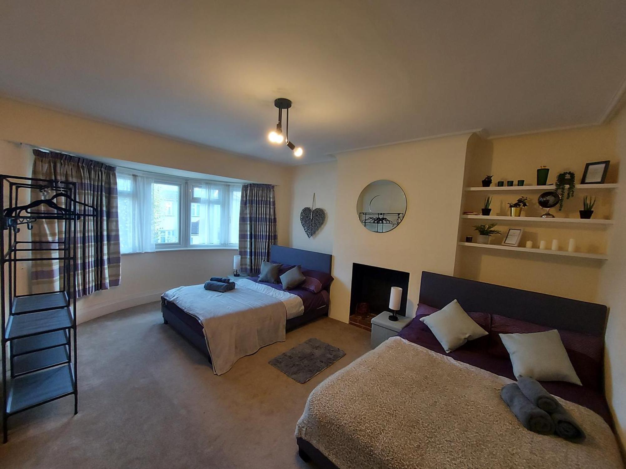 Large 4 Bedrooms Golders *